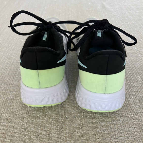 Nike Revolution Running Shoes - Picture 4 of 7